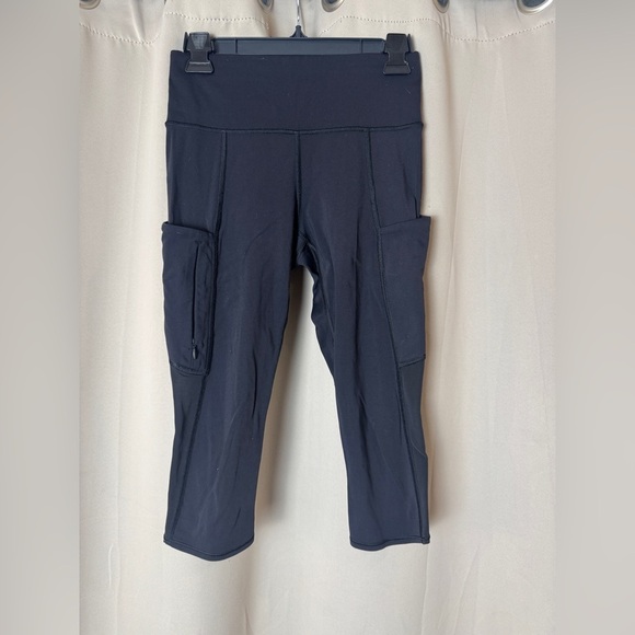 Athleta Pants - Women’s black Athleta Leggings with Pockets